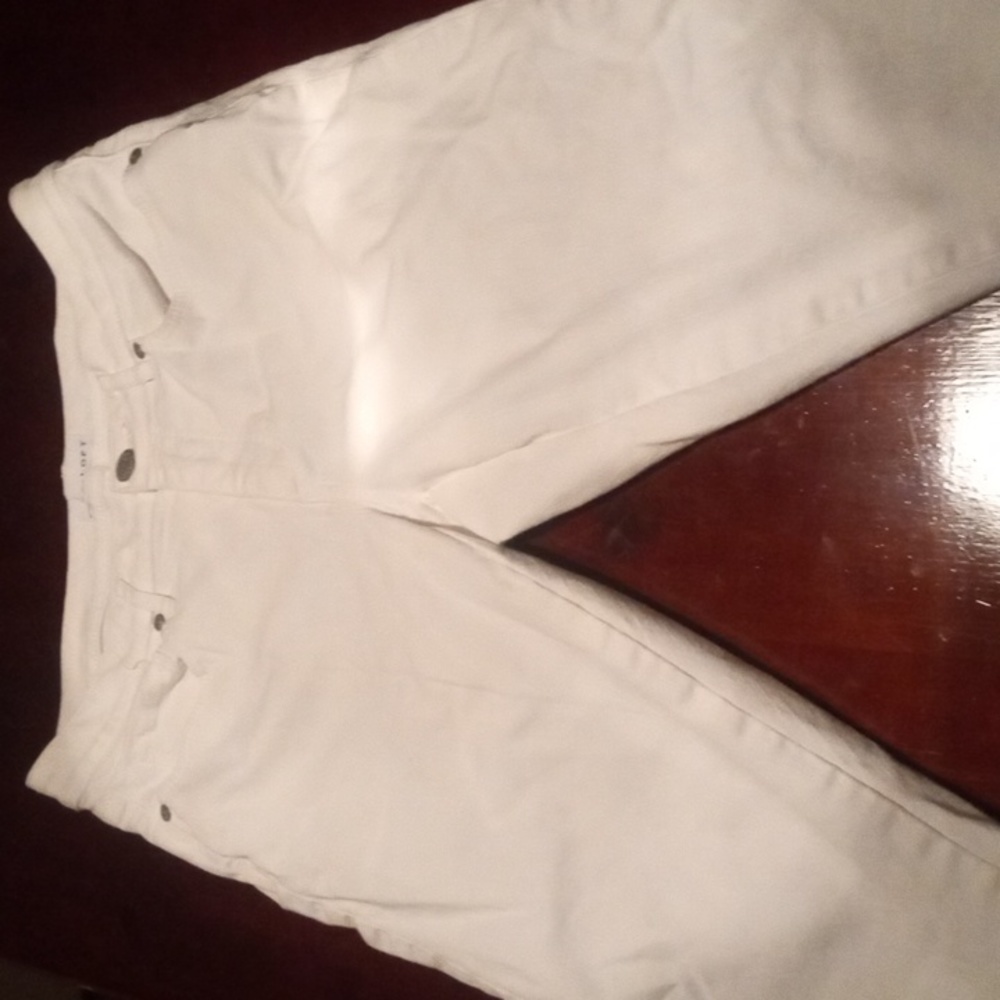 Ann Taylor Loft, sz 27/4 white ankle cropped jeans. Worn once.